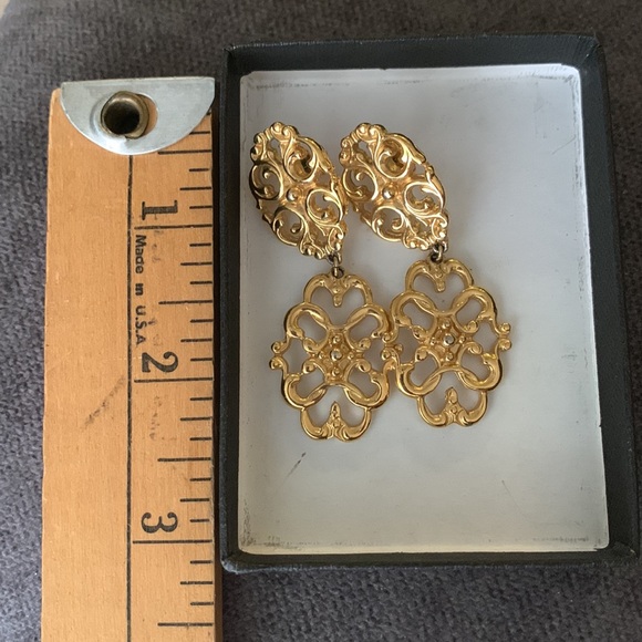 Gold Dangles - Picture 4 of 4